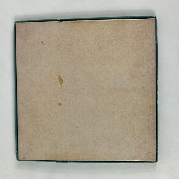 Vintage Handkerchief Gift Set Floral Embroidered Linen in Decorative Box 8.5" - Picture 2 of 4